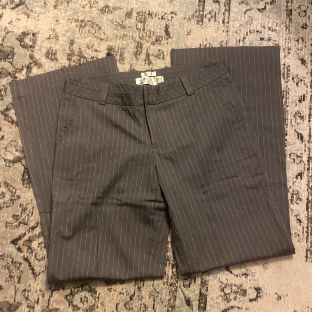 Gray Striped Ladies Low-Rise 90s/00s Bootleg/Straight-Leg Old Navy Stretch Pants